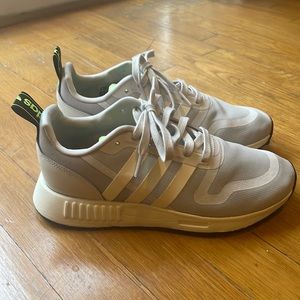 Women’s Adidas Sneaker